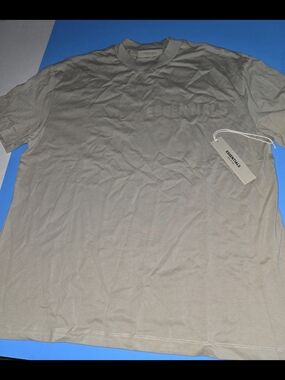 ✨ Essentials Fear of God Tee ✨